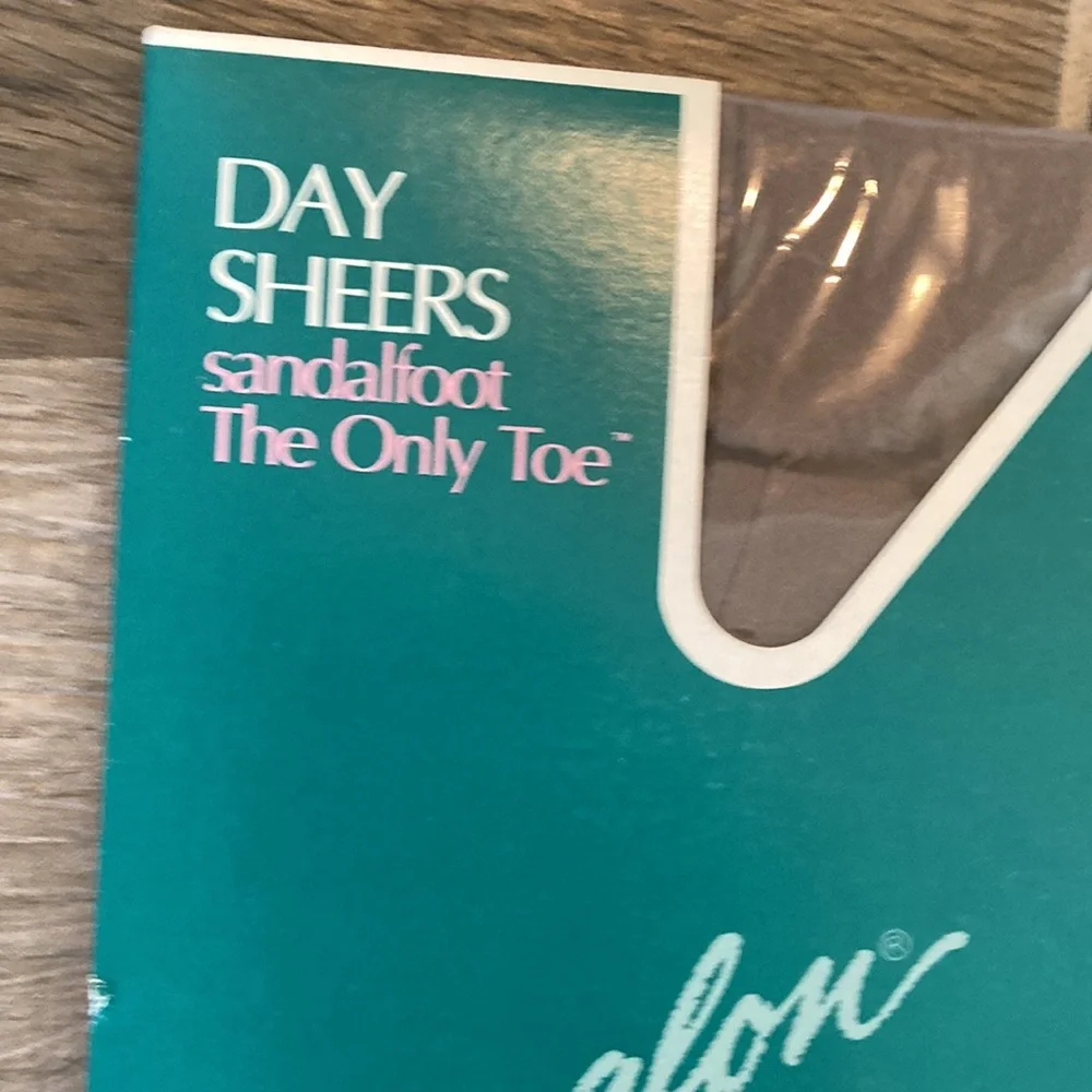 Vintage Deadstock New Sears Average Day Sheer Sandalfoot The Only Toe pantyhose